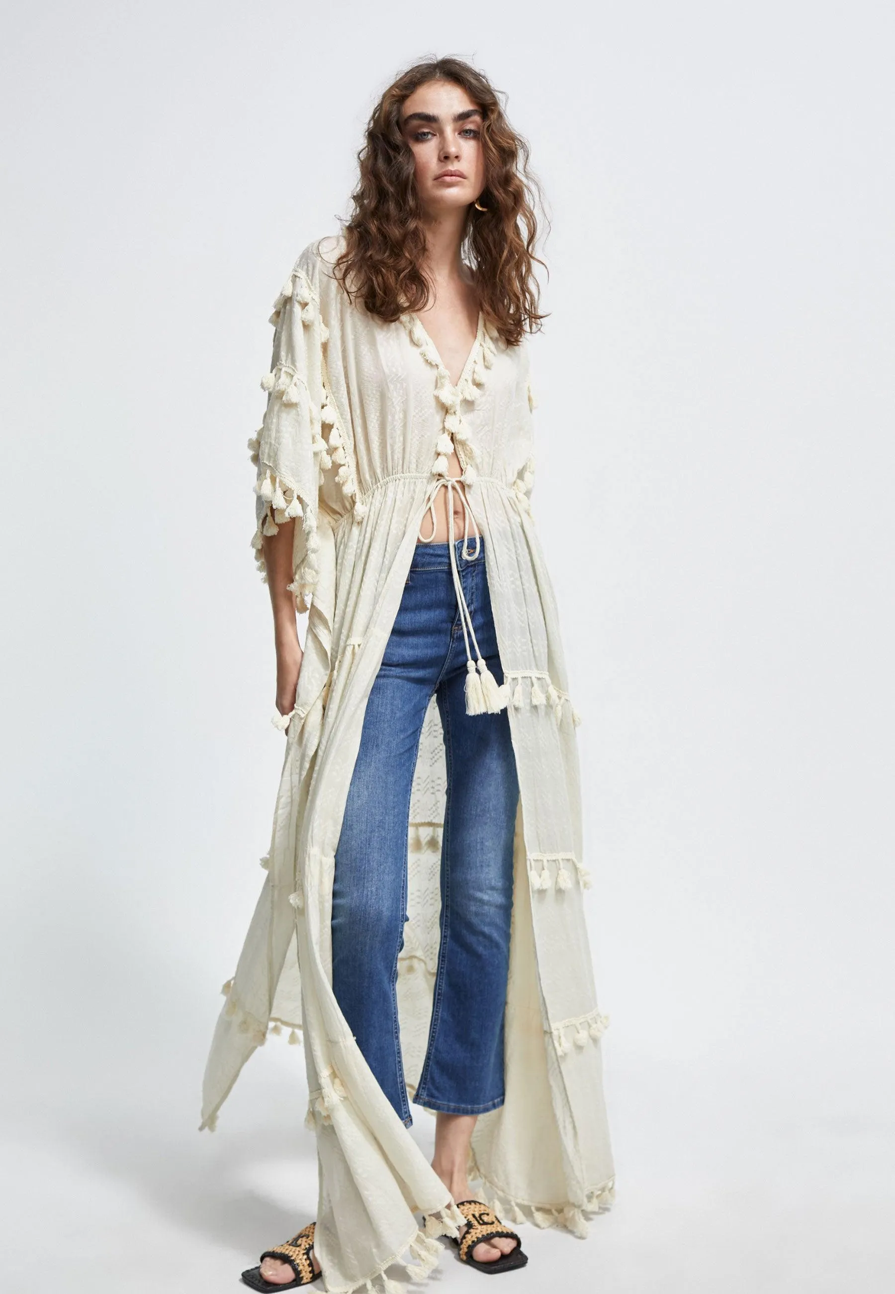 Long caftan with pompoms