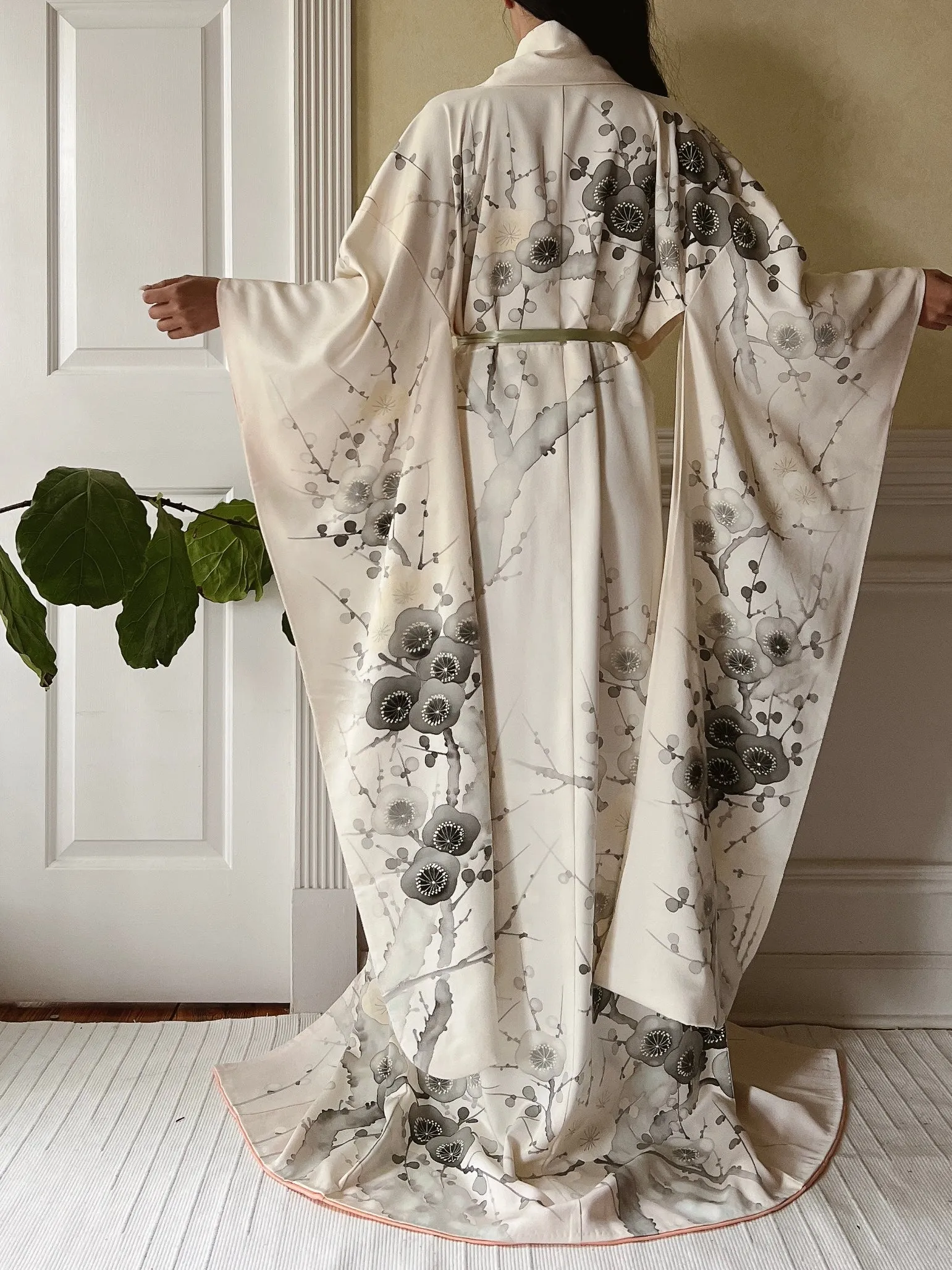 Vintage Ivory Blossoms Silk Painted Kimono - OSFM