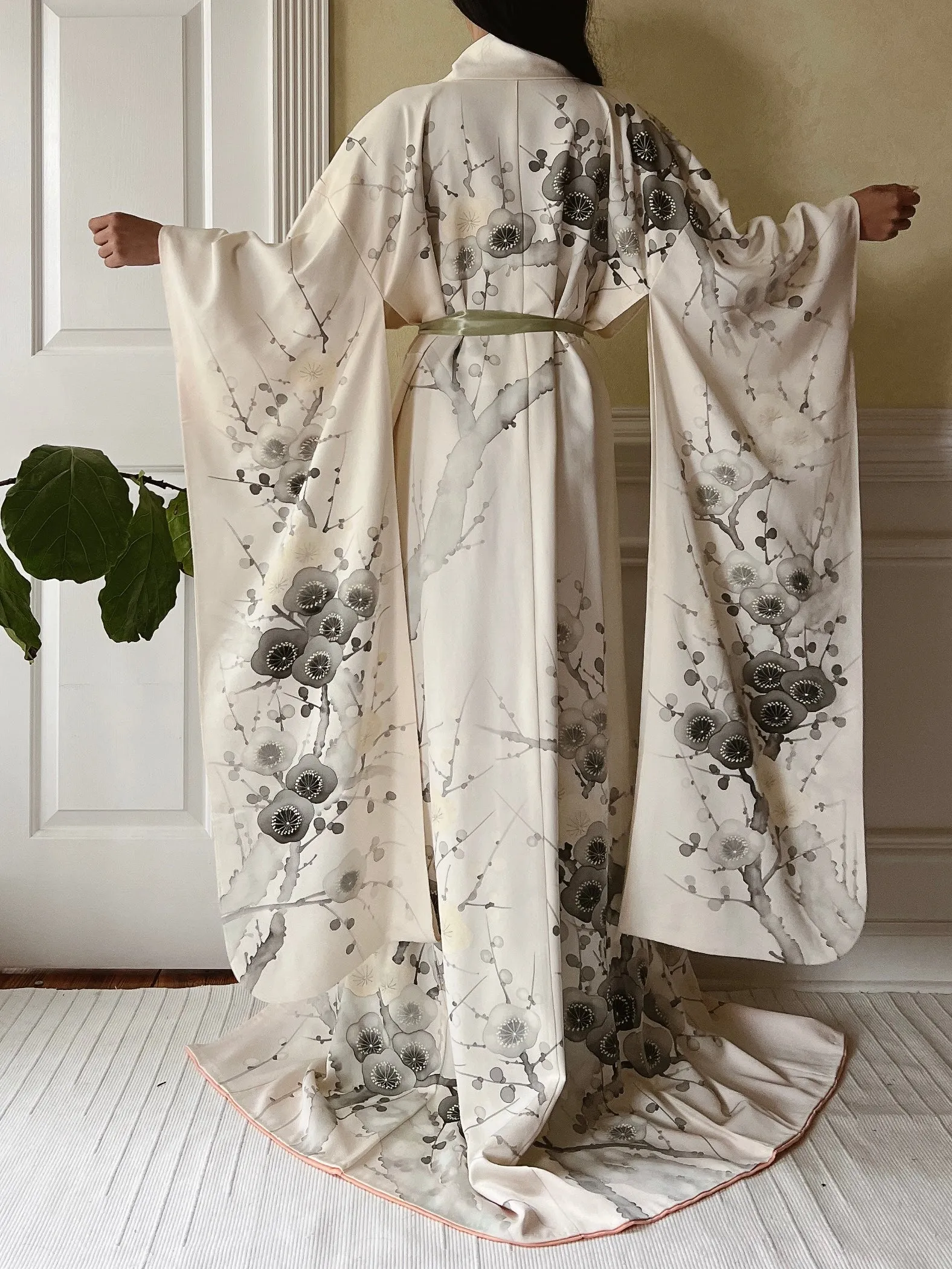 Vintage Ivory Blossoms Silk Painted Kimono - OSFM